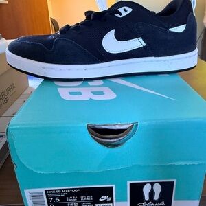Nike SB Alleyoop Black and White Shoes